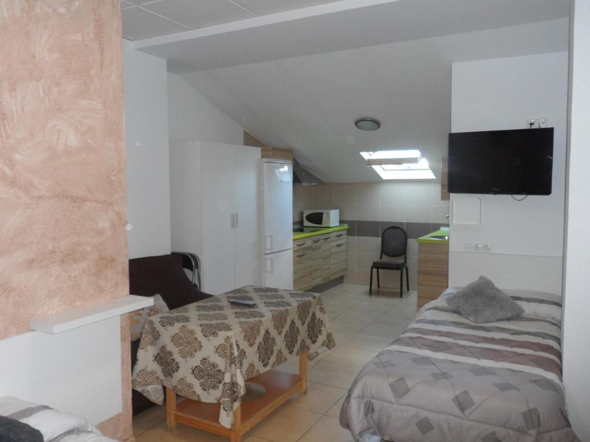 Hostal Via Del Caminante Madrigalejo ภายนอก รูปภาพ
