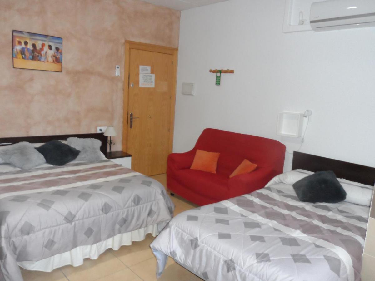 Hostal Via Del Caminante Madrigalejo ภายนอก รูปภาพ