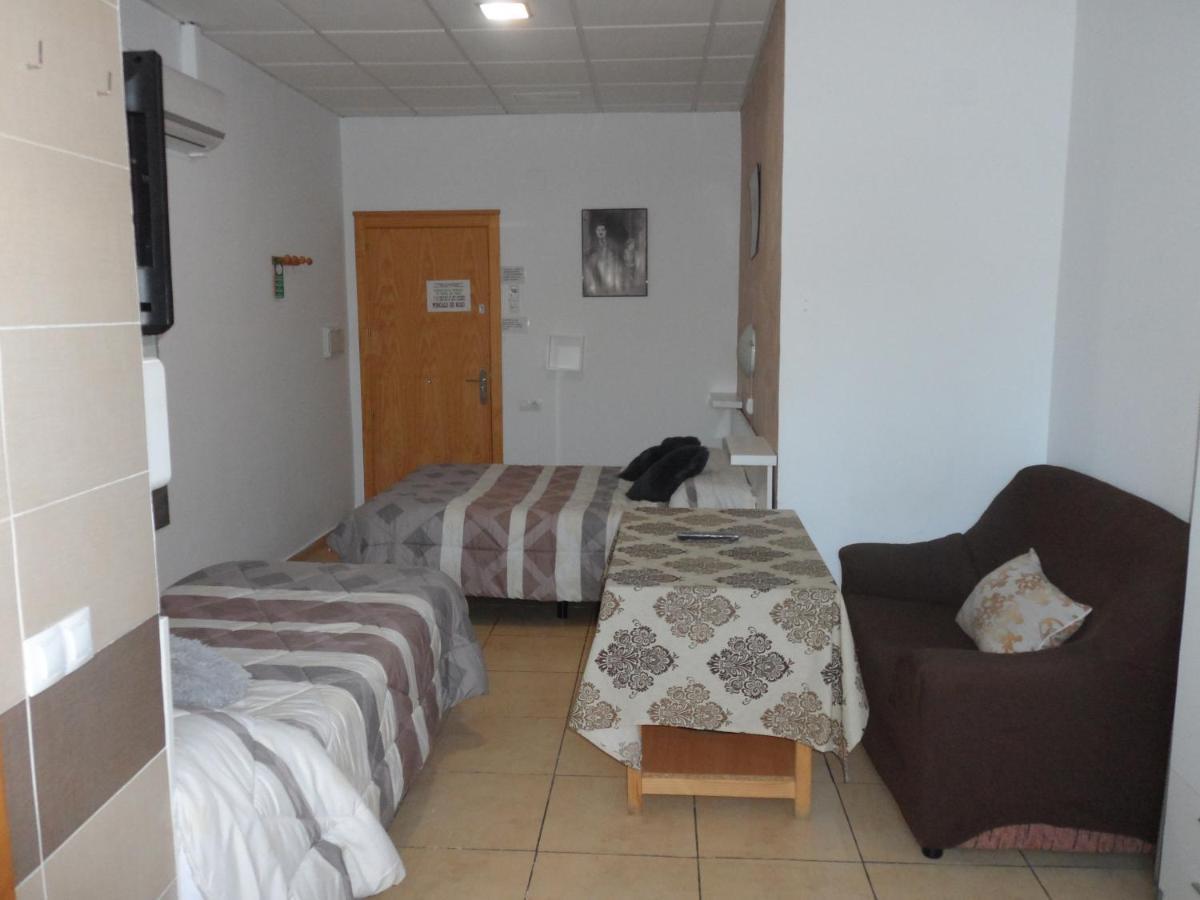 Hostal Via Del Caminante Madrigalejo ภายนอก รูปภาพ