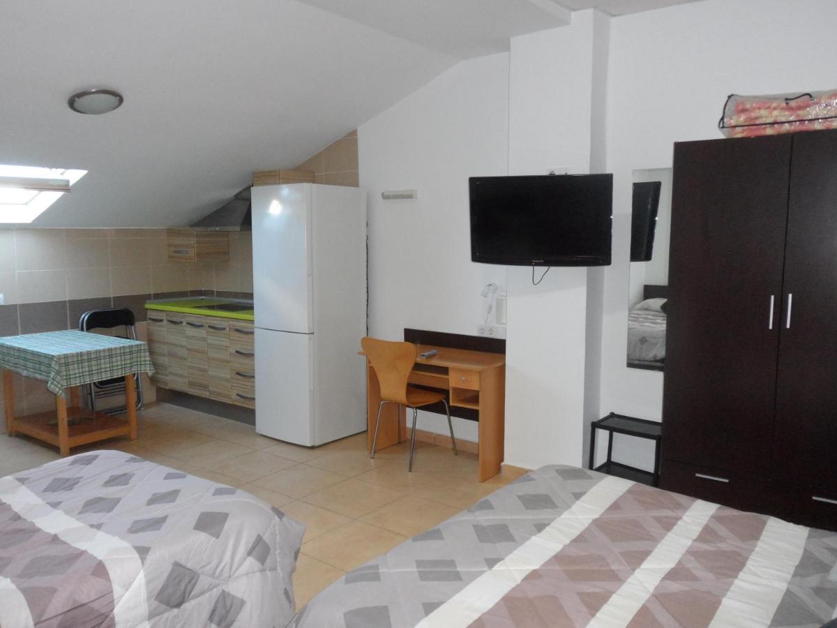 Hostal Via Del Caminante Madrigalejo ภายนอก รูปภาพ