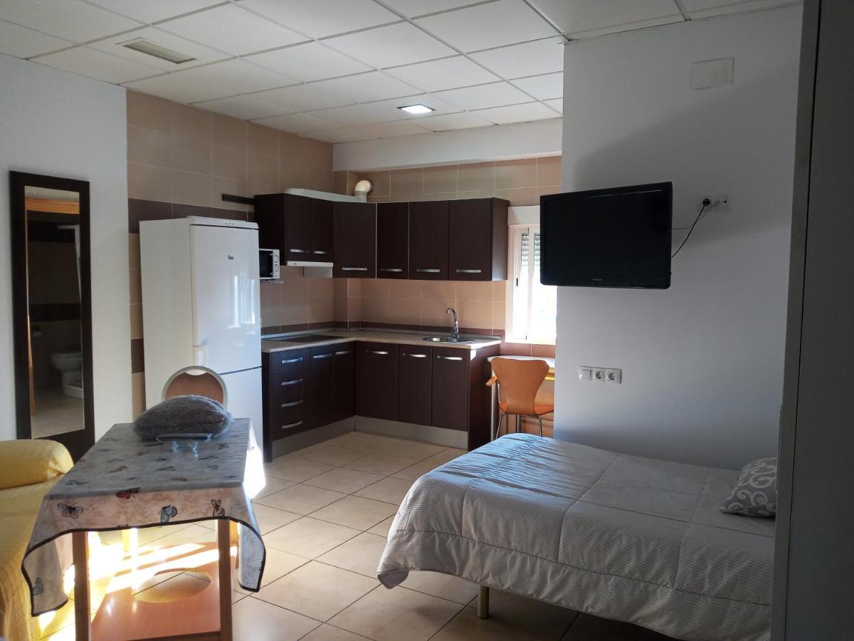 Hostal Via Del Caminante Madrigalejo ภายนอก รูปภาพ