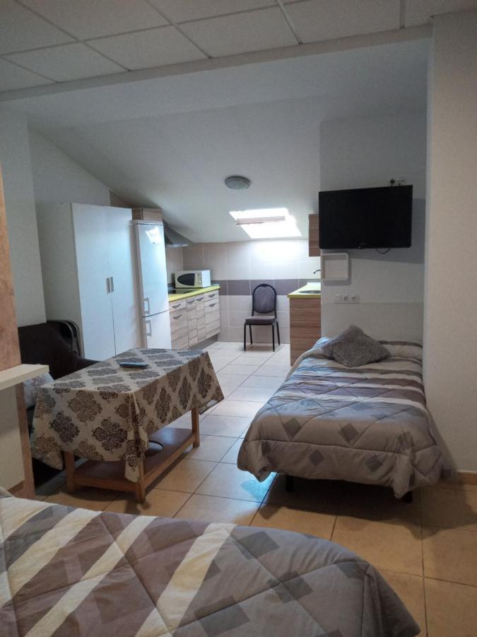 Hostal Via Del Caminante Madrigalejo ภายนอก รูปภาพ