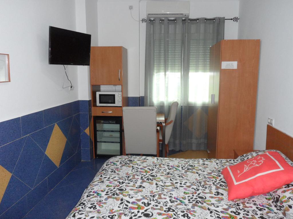 Hostal Via Del Caminante Madrigalejo ภายนอก รูปภาพ