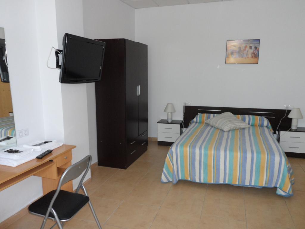 Hostal Via Del Caminante Madrigalejo ภายนอก รูปภาพ