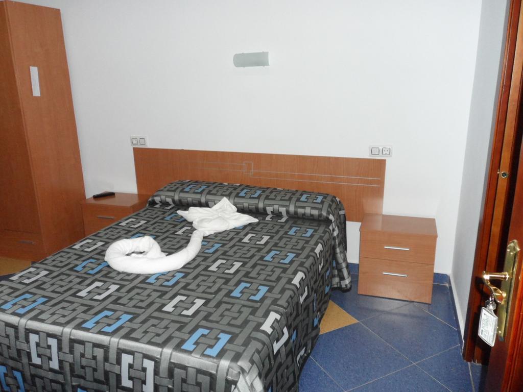 Hostal Via Del Caminante Madrigalejo ภายนอก รูปภาพ