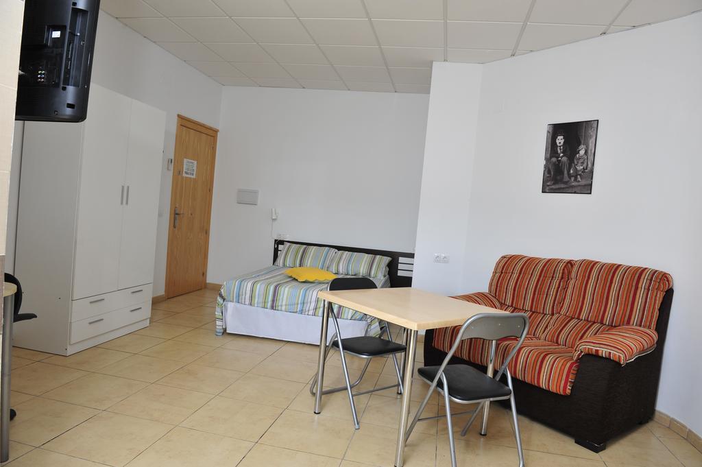 Hostal Via Del Caminante Madrigalejo ภายนอก รูปภาพ