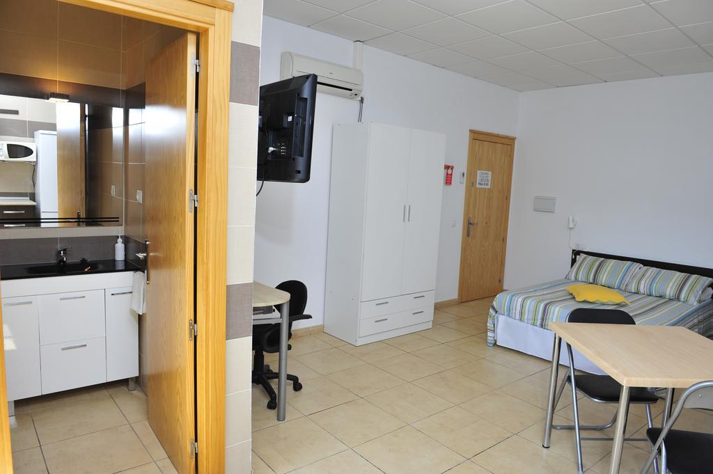 Hostal Via Del Caminante Madrigalejo ภายนอก รูปภาพ