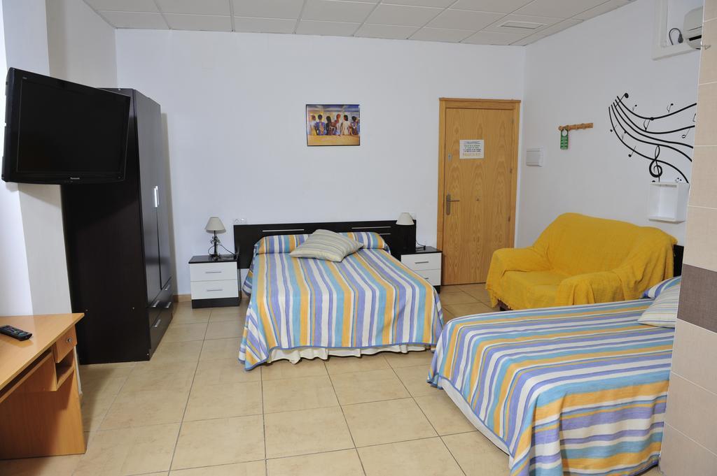 Hostal Via Del Caminante Madrigalejo ภายนอก รูปภาพ