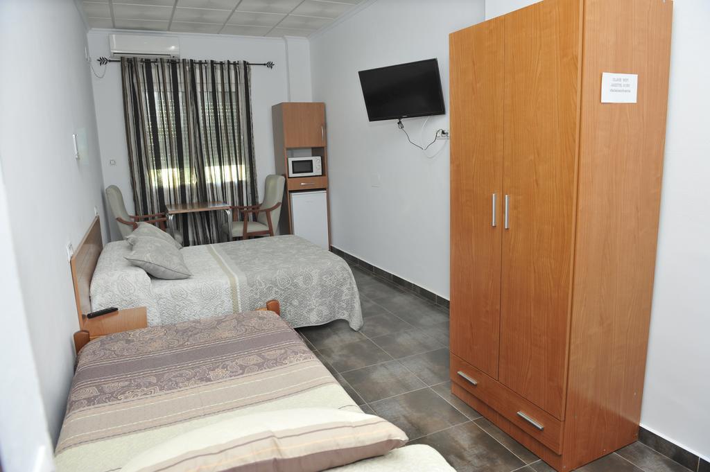 Hostal Via Del Caminante Madrigalejo ภายนอก รูปภาพ