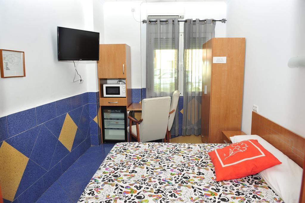 Hostal Via Del Caminante Madrigalejo ภายนอก รูปภาพ