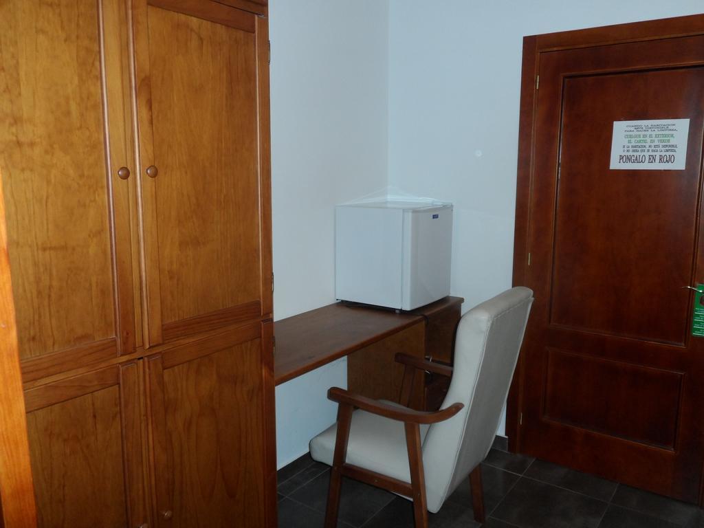 Hostal Via Del Caminante Madrigalejo ภายนอก รูปภาพ