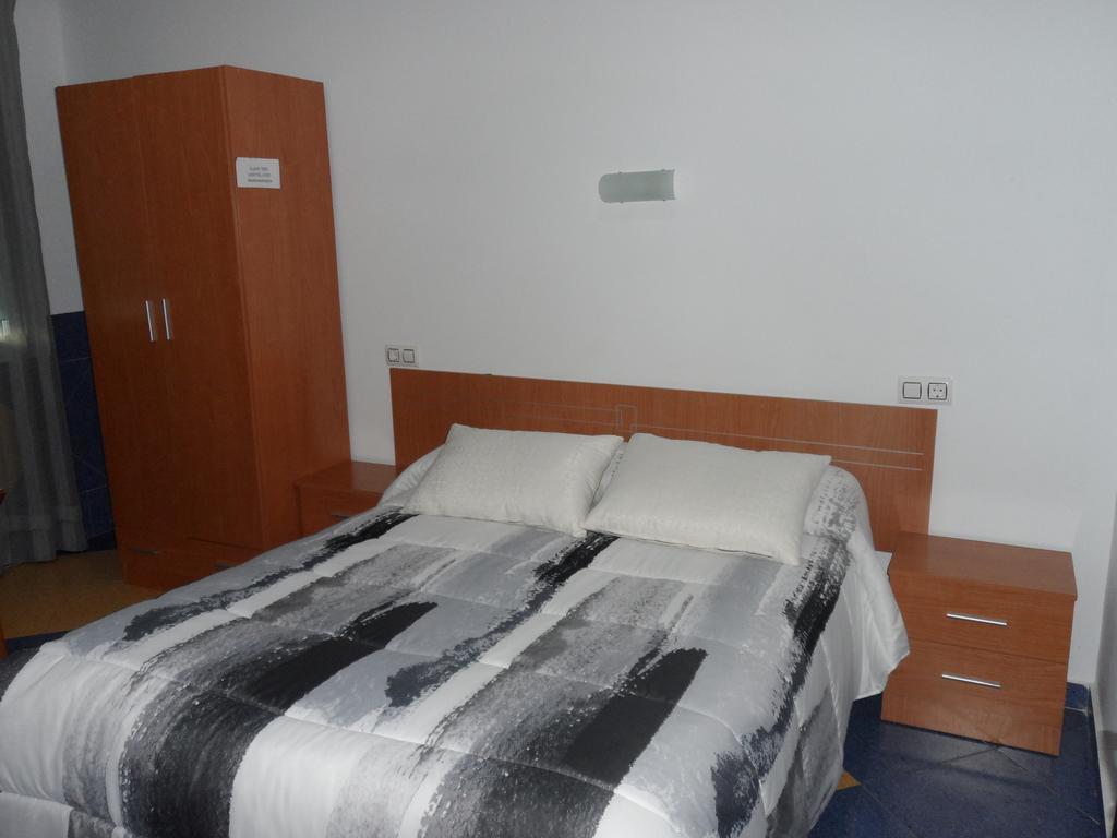 Hostal Via Del Caminante Madrigalejo ภายนอก รูปภาพ
