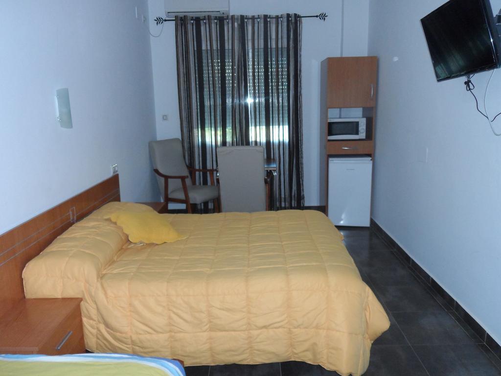 Hostal Via Del Caminante Madrigalejo ภายนอก รูปภาพ