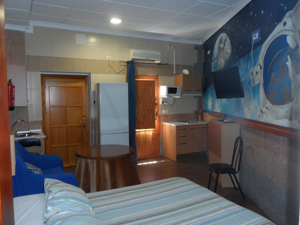 Hostal Via Del Caminante Madrigalejo ภายนอก รูปภาพ