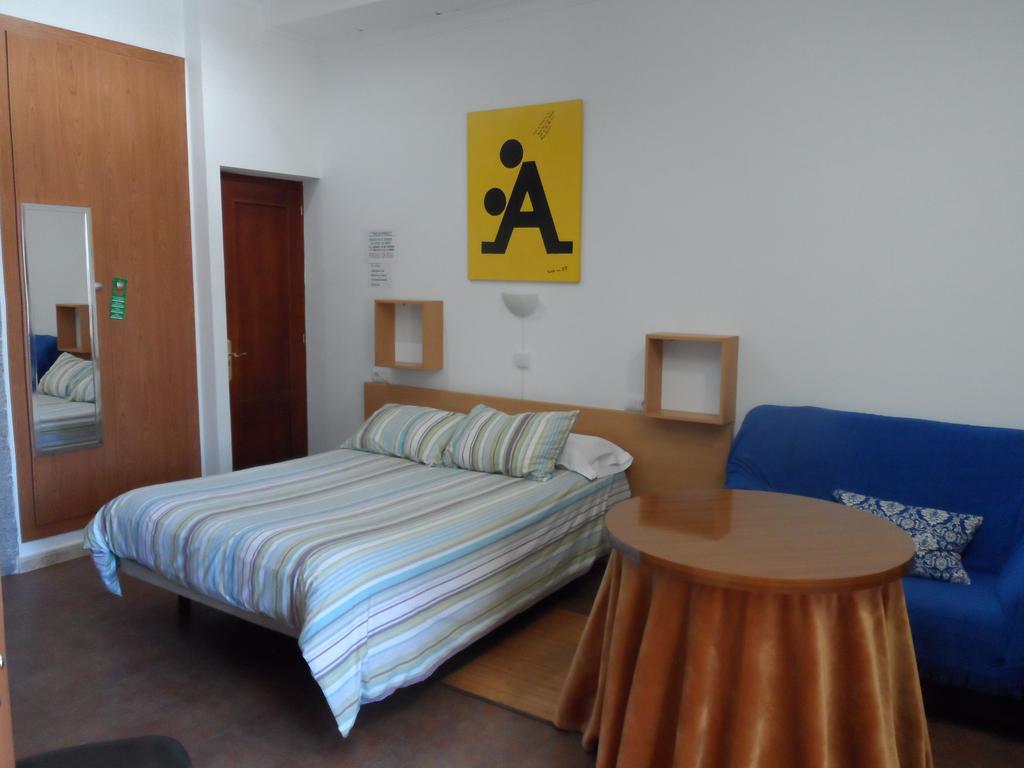 Hostal Via Del Caminante Madrigalejo ภายนอก รูปภาพ