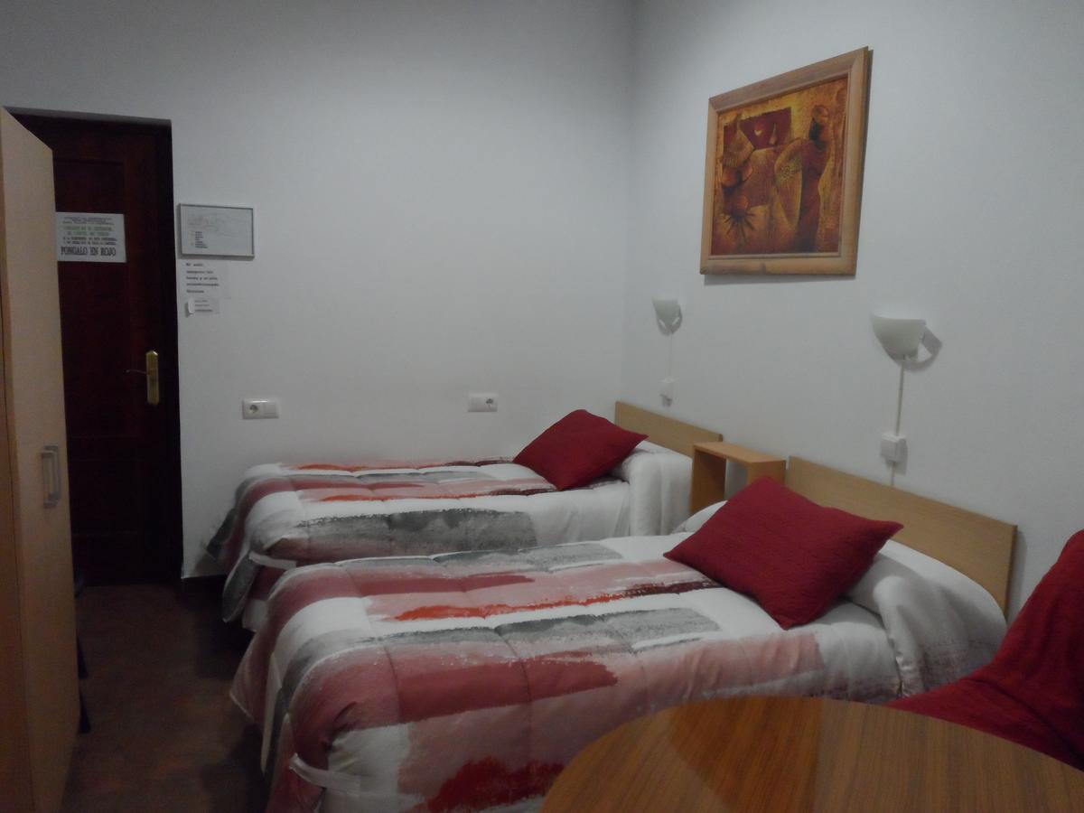 Hostal Via Del Caminante Madrigalejo ภายนอก รูปภาพ